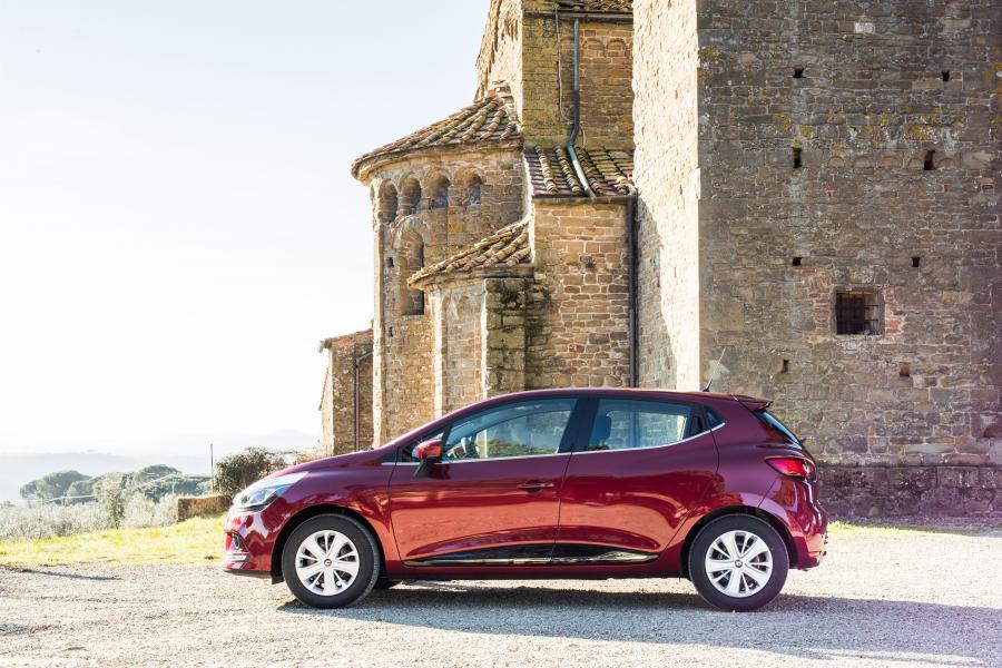  Renault Clio 2016 года  (фото 23 из 80)